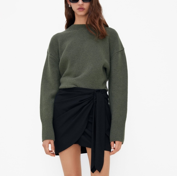 NWT ZARA | High-Waisted Mini Skirt with Knot - Picture 3 of 9